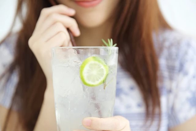 Uống nước chanh có thể làm 'sạch' gan không?